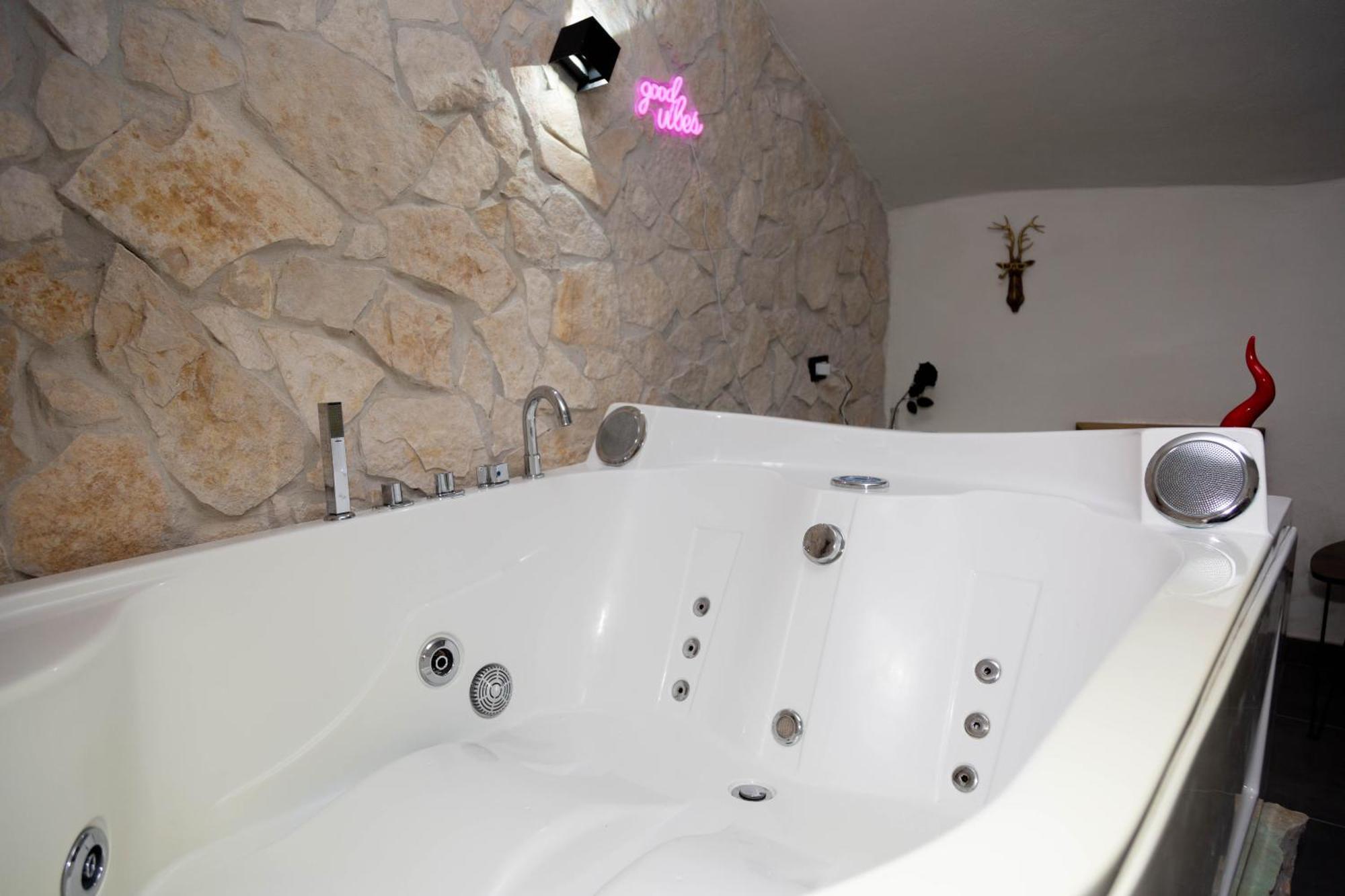 Centro - Grottino Con Vasca Idromassaggio *
