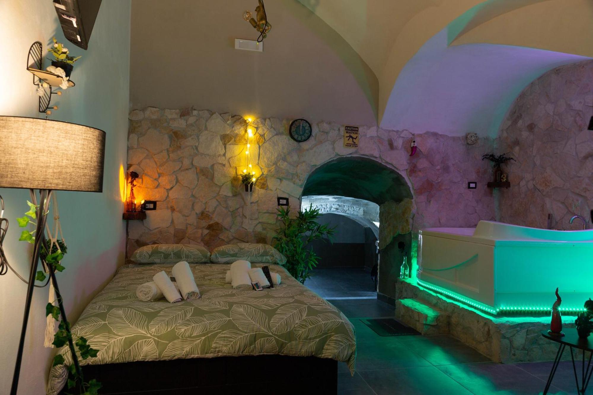 Centro - Grottino Con Vasca Idromassaggio Naples